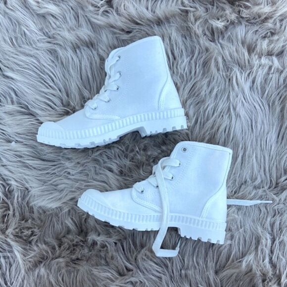 SO Dragonfruit Lace up Ankle Boots in White - Picture 4 of 12